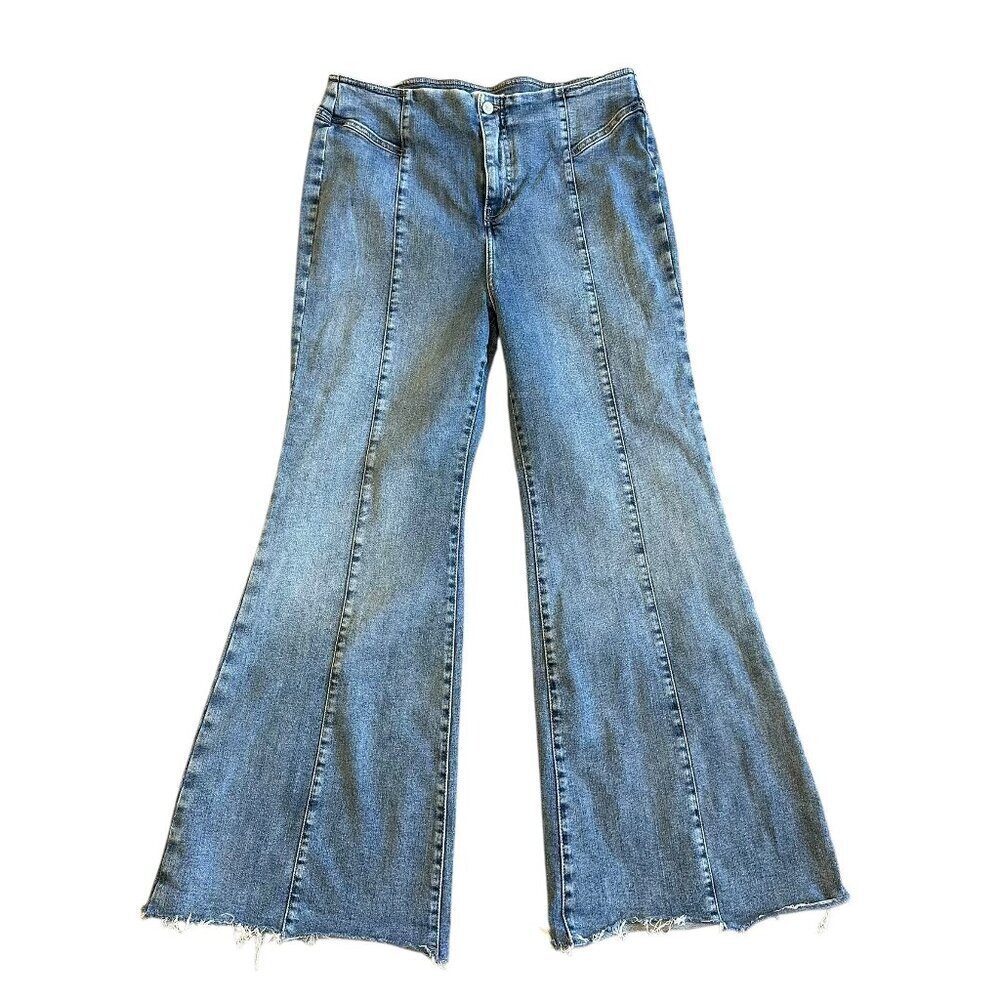 Free People We The Free Curvy Wide Flare Leg Jeans Raw Hem High Waisted Size 33S